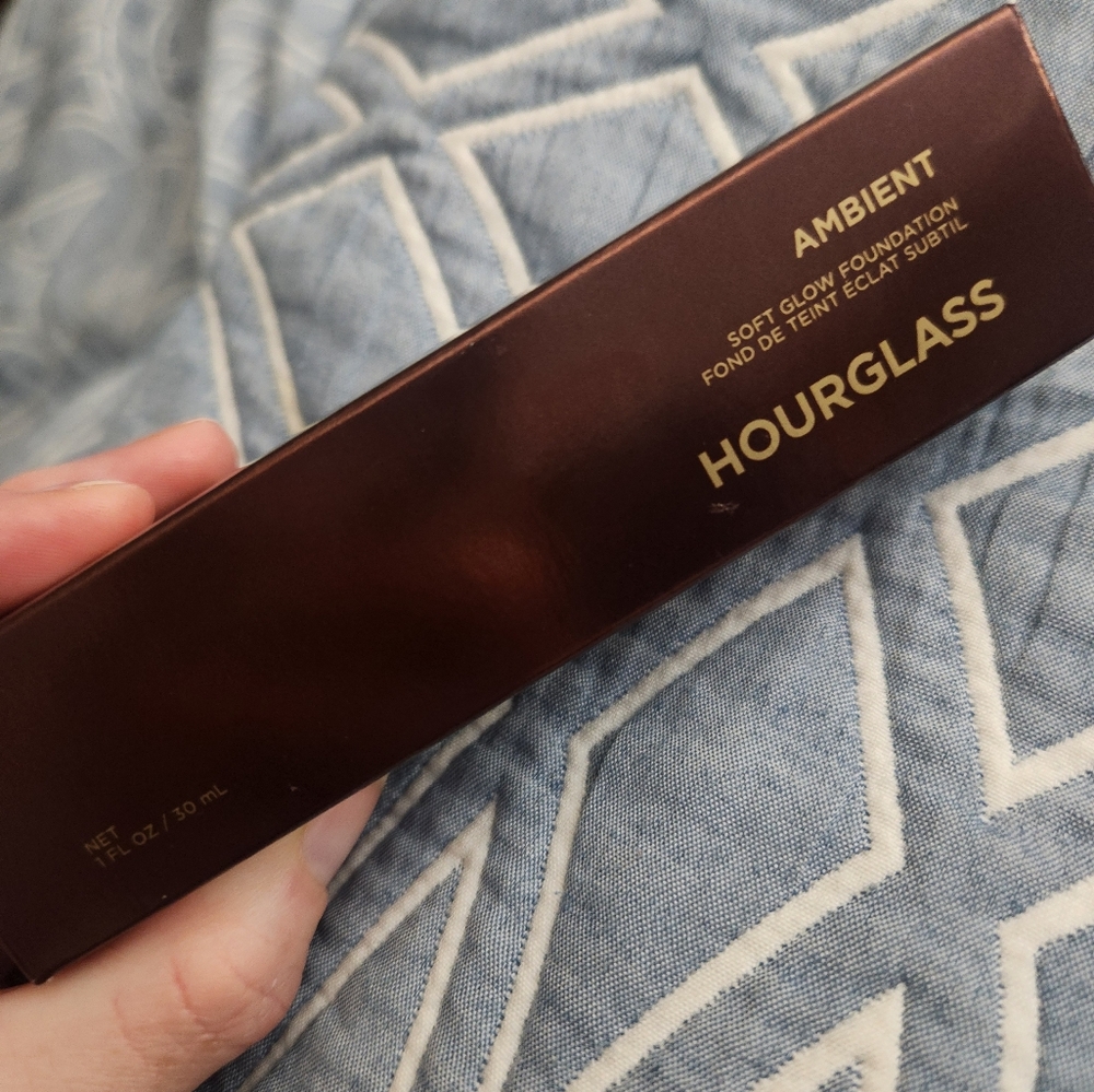 Hourglass Soft Glow Foundation